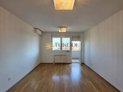 Prodaja, četvorosoban stan, 90m², Adamovićevo Naselje, Novi Sad Sve Podlokacije - image 1