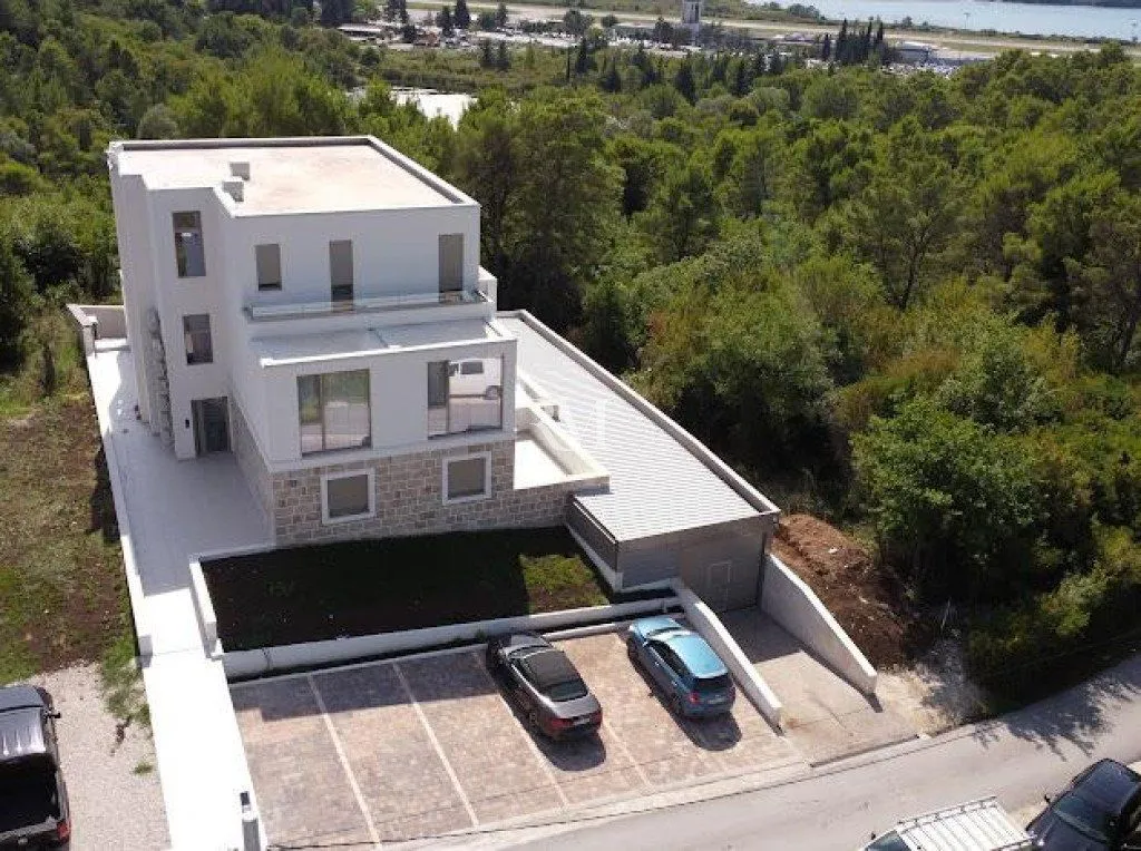 Prodaja, dvosoban stan, 63m², Tivat, Crna Gora