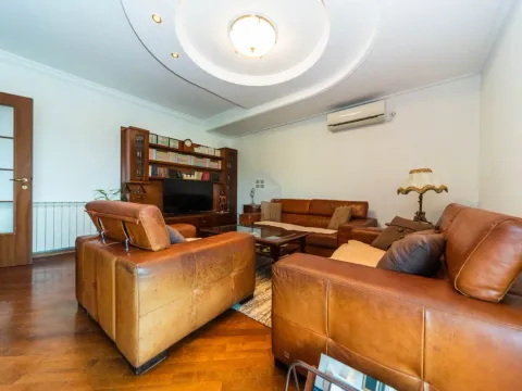 Prodaja, trosoban stan, 126m², Stari Aerodrom, Podgorica - image 2