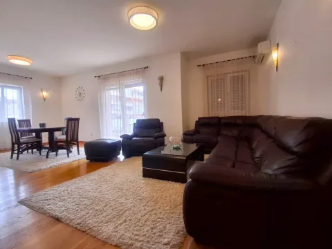 Rent, three bedroom apartment, 120m², City Kvart, Podgorica - image 2