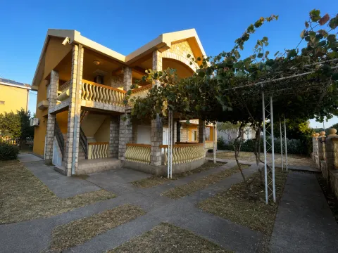 Izdavanje, kuća, 250m², Stari Aerodrom, Podgorica - image 2