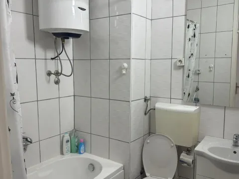 Izdavanje, dvosoban stan, 75m², Pejton, Podgorica - image 10