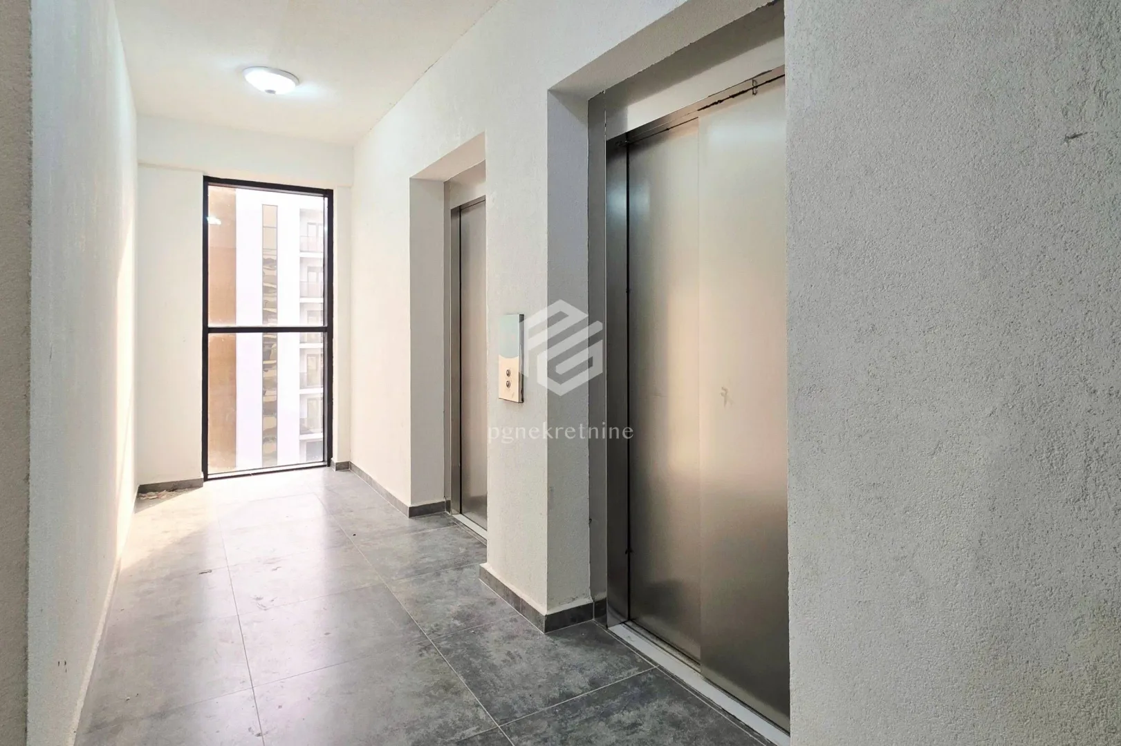 Izdavanje, jednosoban stan, 43m², Stari Aerodrom, Podgorica