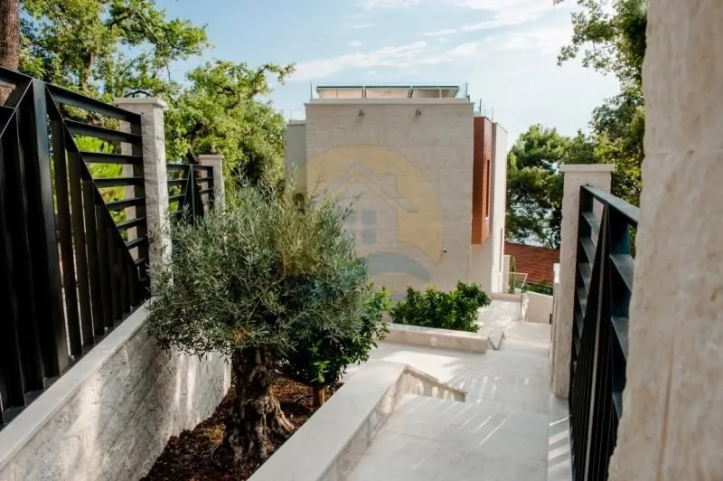 Prodaja, kuća, 285m², Reževići, Budva