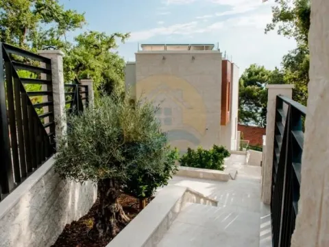 Prodaja, kuća, 285m², Reževići, Budva - image 11