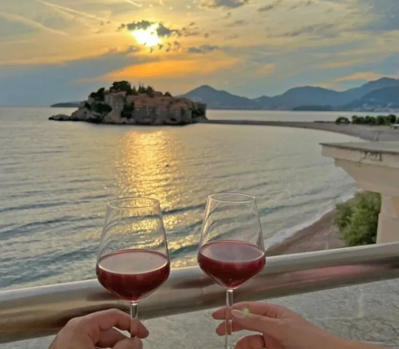 Izdavanje, dvosoban stan, 55m², Sveti Stefan, Budva