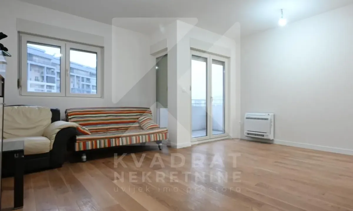 Izdavanje, dvosoban stan, 65m², Central Point, Podgorica