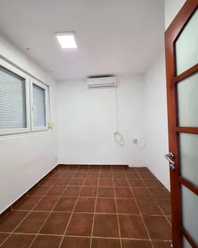 Rent, office space, 82m², Momišići, Podgorica - image 12