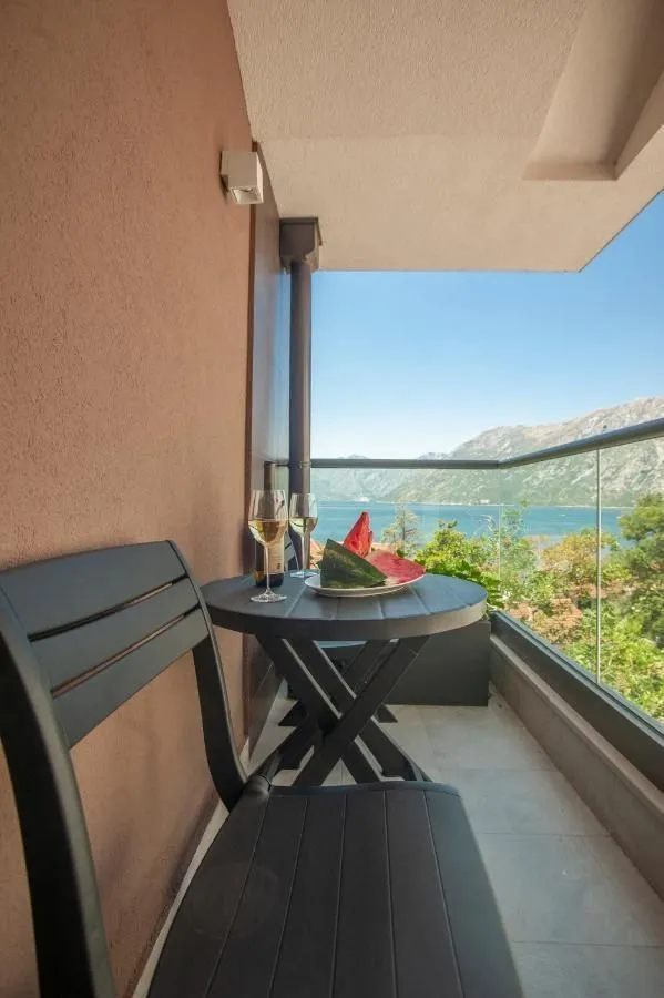 Prodaja, kuća, 210m², Dobrota, Kotor