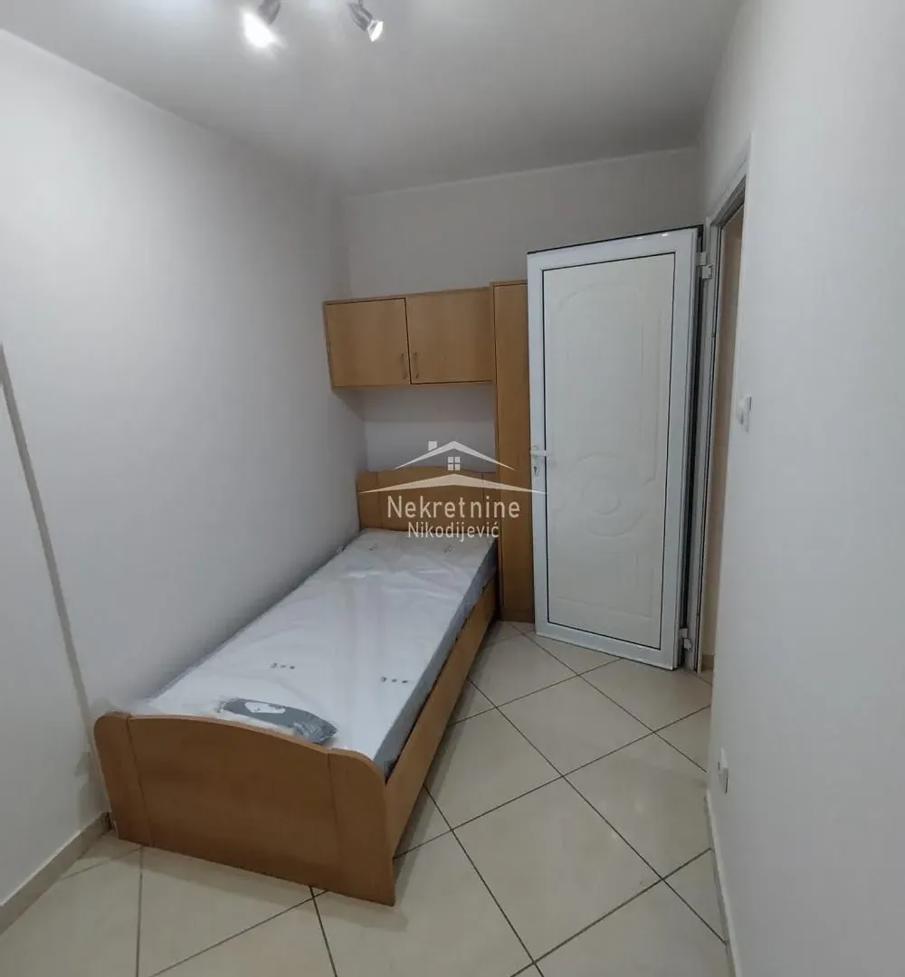 Izdavanje, trosoban stan, 70m², Šumice, Beograd