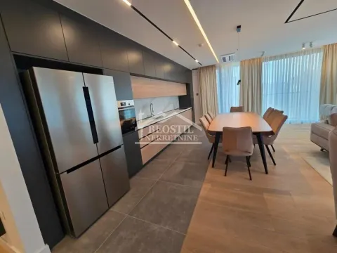 Rent, four bedroom apartment, 175m², Stari Grad, Beograd - image 17