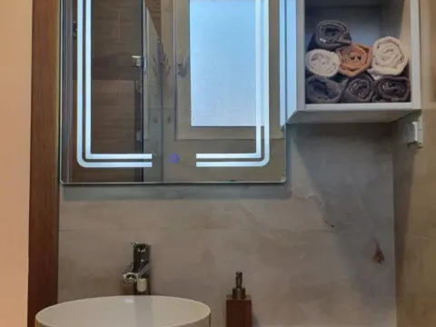 Izdavanje, trosoban stan, 100m², Tivat, Crna Gora - image 6