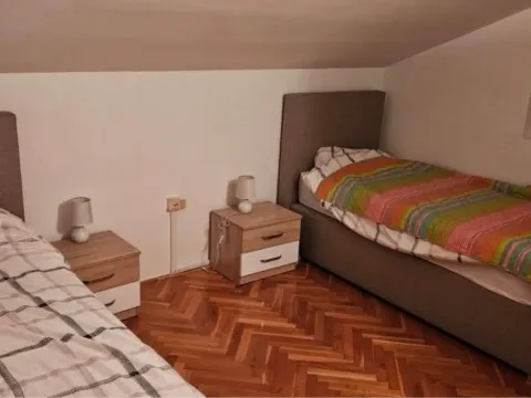 Izdavanje, kuća, 360m², Momišići, Podgorica - image 12
