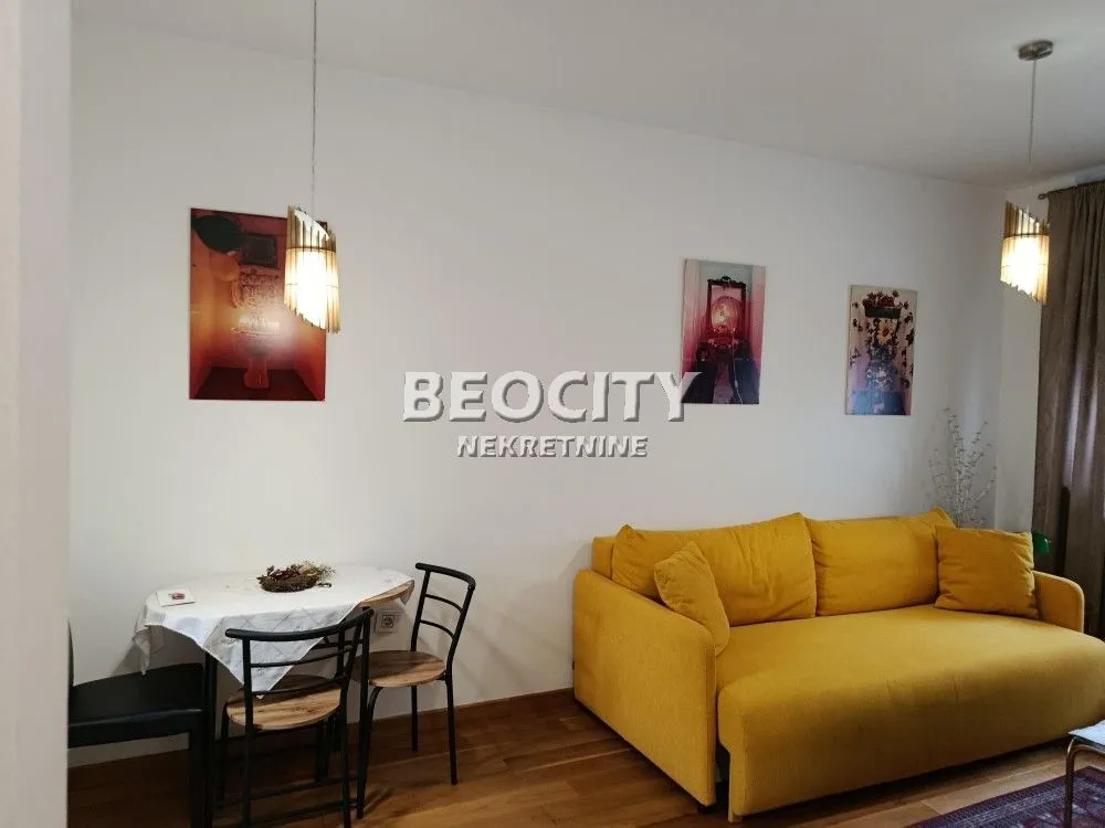Prodaja, stan, 35m², Centar, Novi Sad