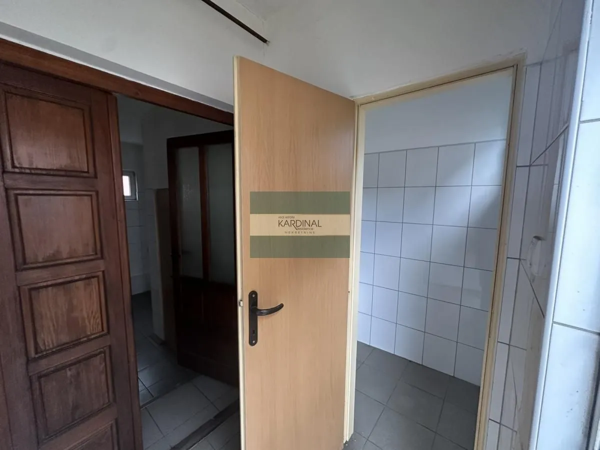 Rent, office space, 55m², Šest topola, Kragujevac