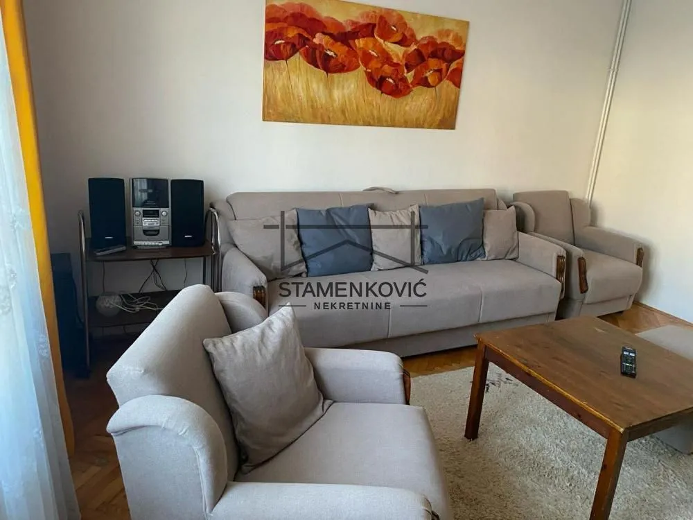 Izdavanje, kuća, 351m², Veternik, Novi Sad Sve Podlokacije