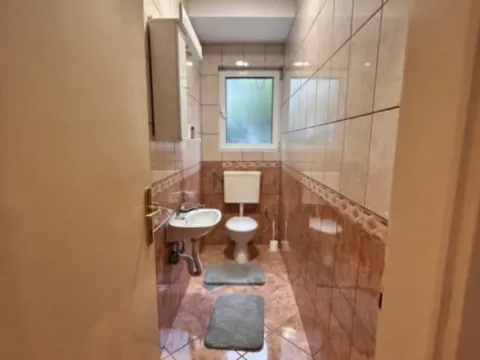 Izdavanje, dvosoban stan, 100m², Kalimanj, Tivat - image 9