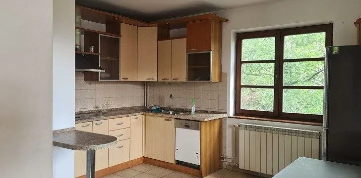 Izdavanje, kuća, 360m², Autokomanda, Voždovac Sve Podlokacije
