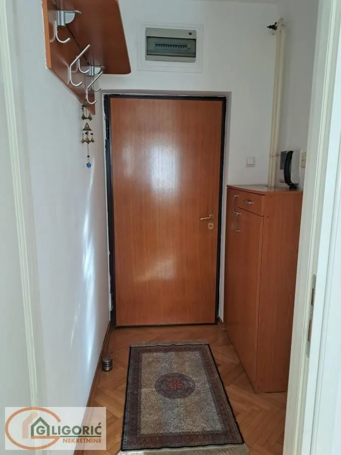 Izdavanje, jednosoban stan, 30m², Savski Venac, Beograd