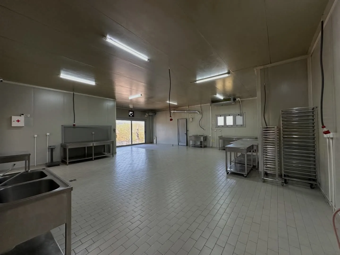 Rent, office space, 182m², Zaljevo, Bar