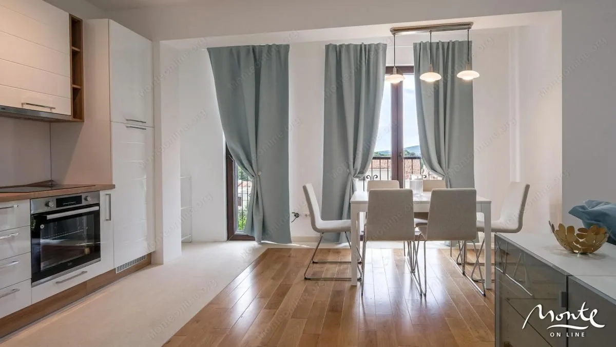 Prodaja, jednosoban stan, 50m², Centar, Tivat