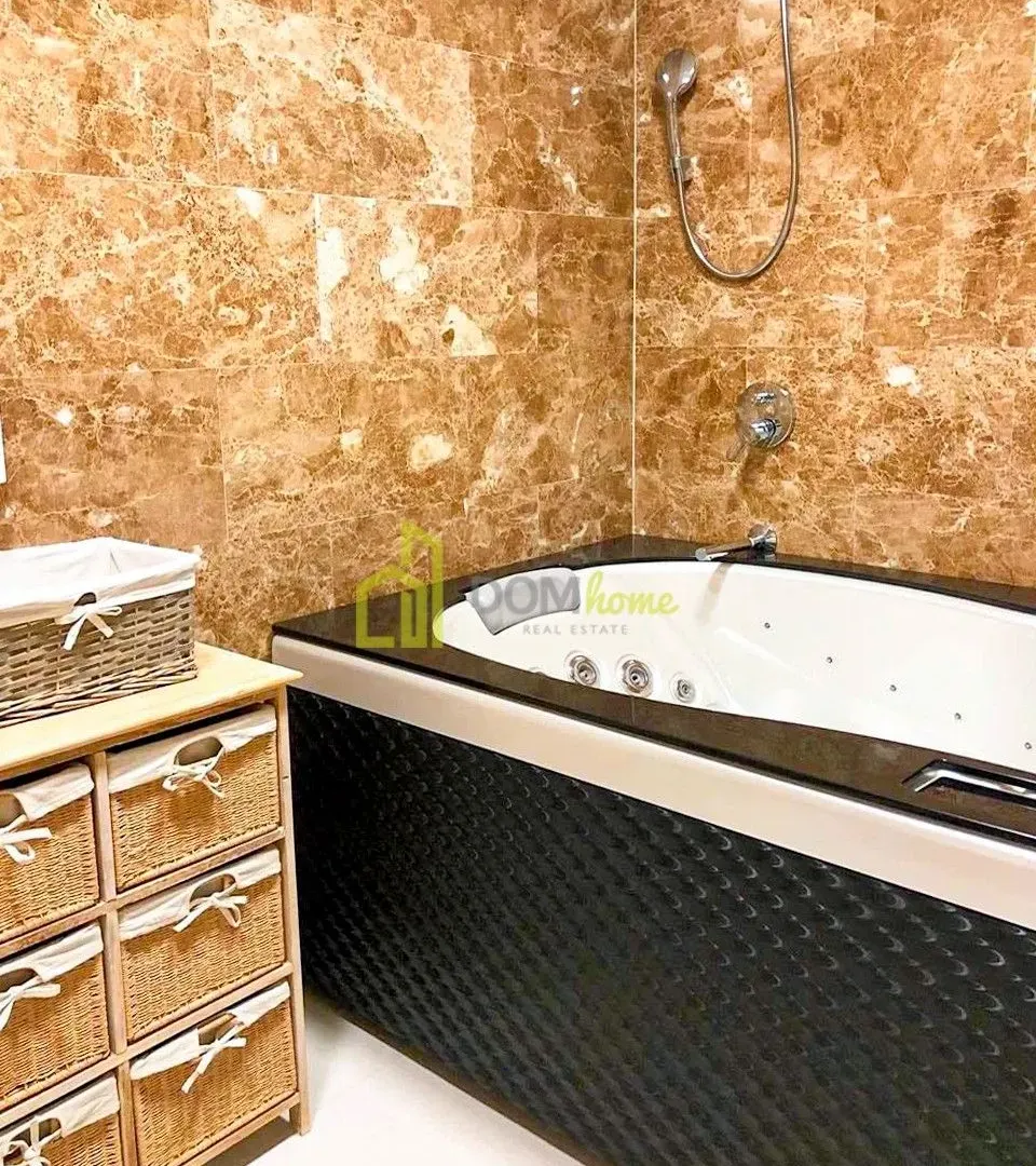Prodaja, trosoban stan, 180m², Budva, Crna Gora