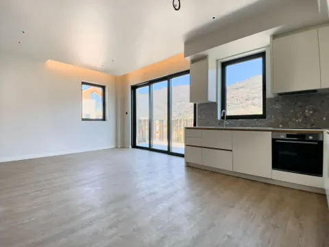 Prodaja, dvosoban stan, 102m², Porto Montenegro, Tivat - image 1
