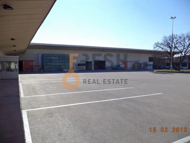Rent, office space, 1000m², Zeta, Podgorica