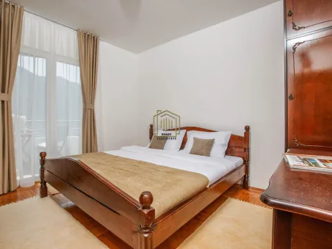 Rent, two bedroom apartment, 70m², Dobrota, Kotor - image 9