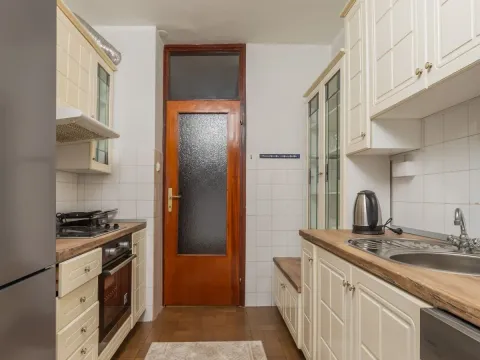 Izdavanje, trosoban stan, 103m², Dobrota, Kotor - image 19