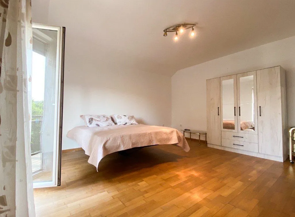 Izdavanje, dvosoban stan, 67m², Zagorič, Podgorica