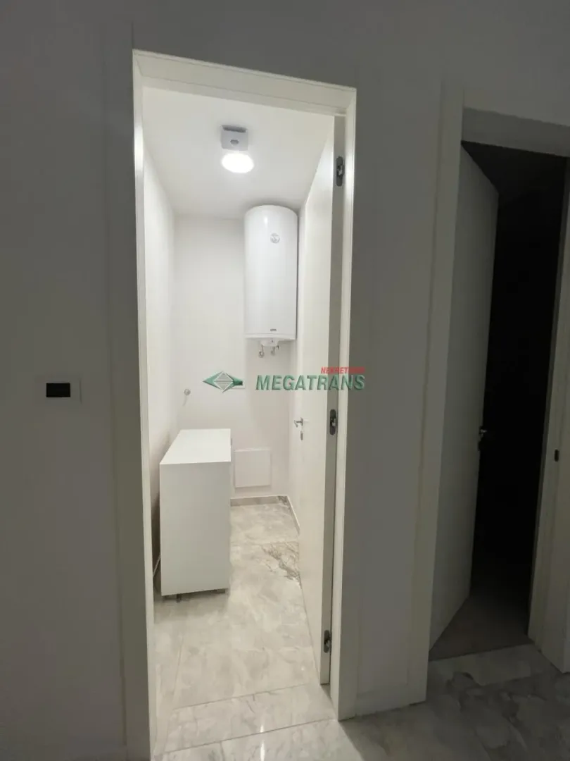 Izdavanje, četvorosoban stan, 112m², Centar, Novi Sad