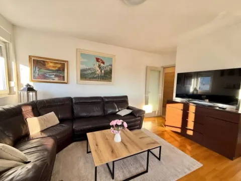 Prodaja, trosoban stan, 78m², Stari Aerodrom, Podgorica - image 2