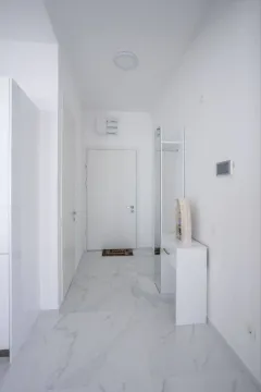 Rent, two bedroom apartment, 55m², Bečići, Budva - image 8