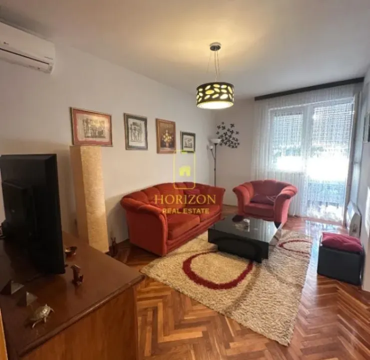 Izdavanje, dvosoban stan, 60m², Blok 6, Podgorica