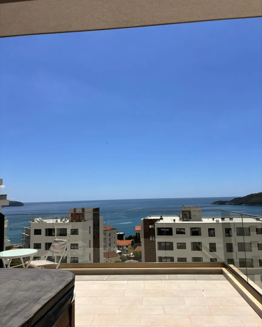 Sale, two bedroom apartment, 140m², Bečići, Budva