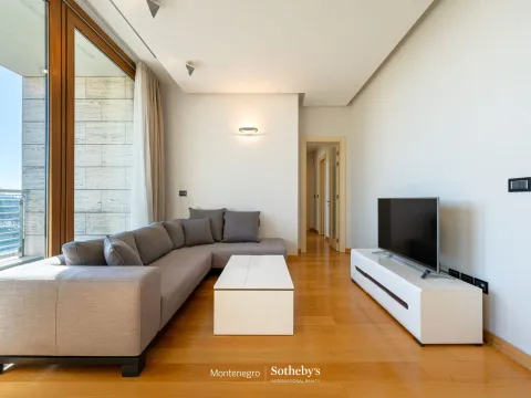 Izdavanje, dvosoban stan, 94m², Kod Capital Plaze, Podgorica - image 6