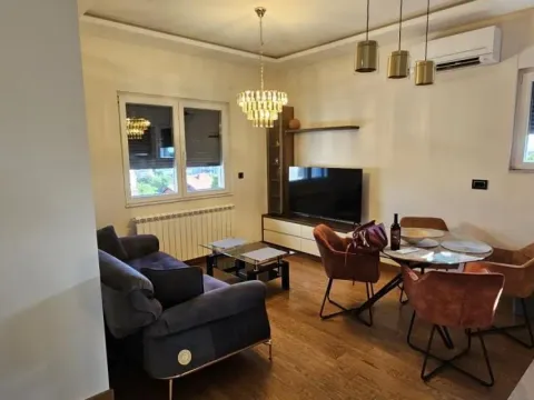 Izdavanje, trosoban stan, 60m2, Severni Bulevar, Zvezdara, Beograd Izdavanje, trosoban stan, 60m2, Severni Bulevar, Zvezdara, Beograd