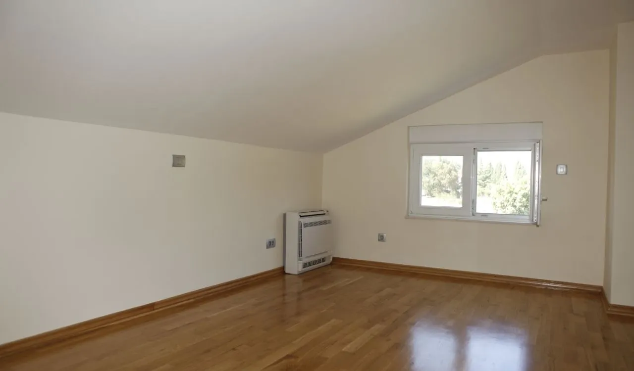 Rent, house, 250m², Donji Kokoti, Podgorica