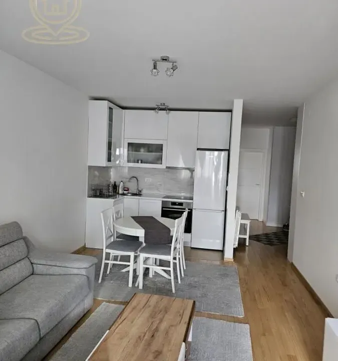 Izdavanje, trosoban stan, 55m², Zemun Cara Dušana, Zemun Sve Podlokacije