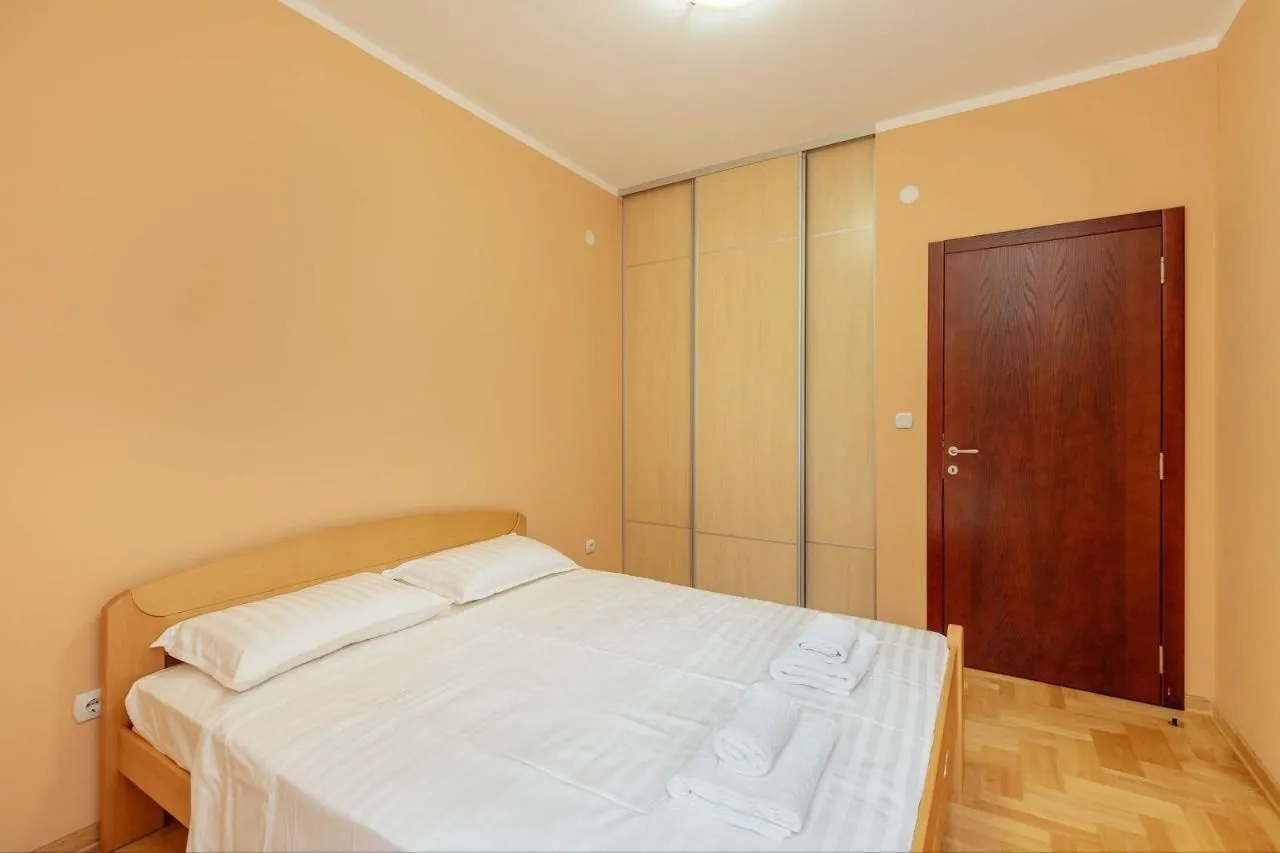 Izdavanje, trosoban stan, 80m², Kumbor, Herceg Novi