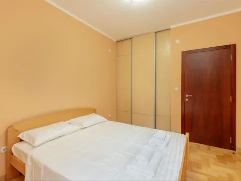 Izdavanje, trosoban stan, 80m², Kumbor, Herceg Novi - image 2