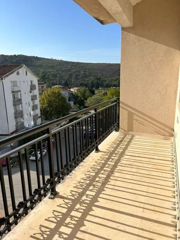 Prodaja, dvosoban stan, 60m², Sutomore, Bar