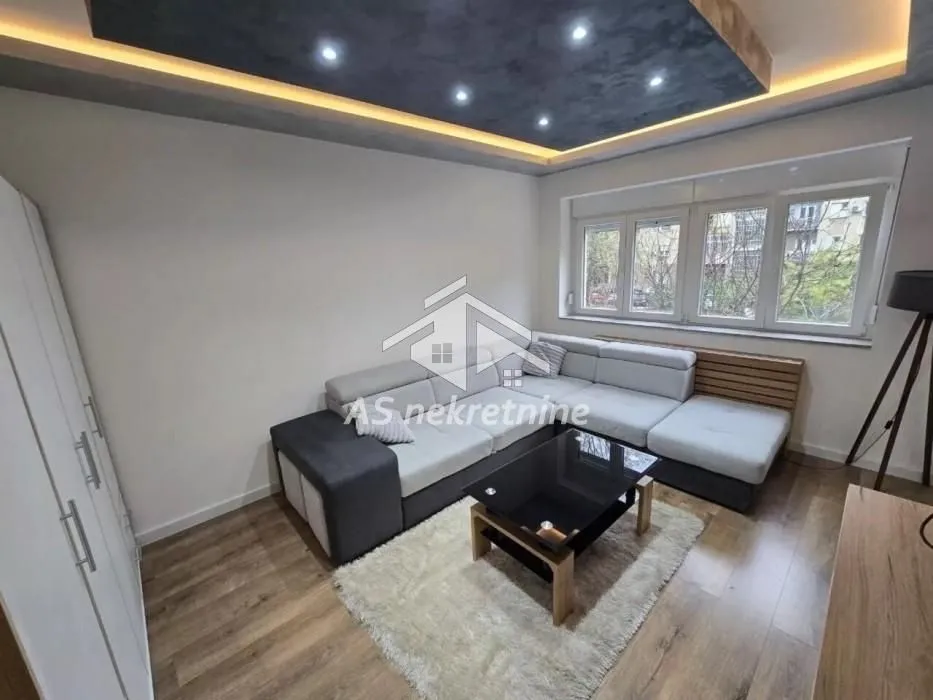 Izdavanje, jednosoban stan, 40m², Tošin bunar, Novi Beograd Sve Podlokacije