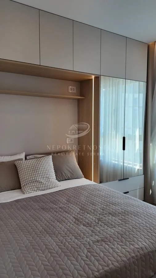 Izdavanje, trosoban stan, 73m², Savski Venac, Beograd