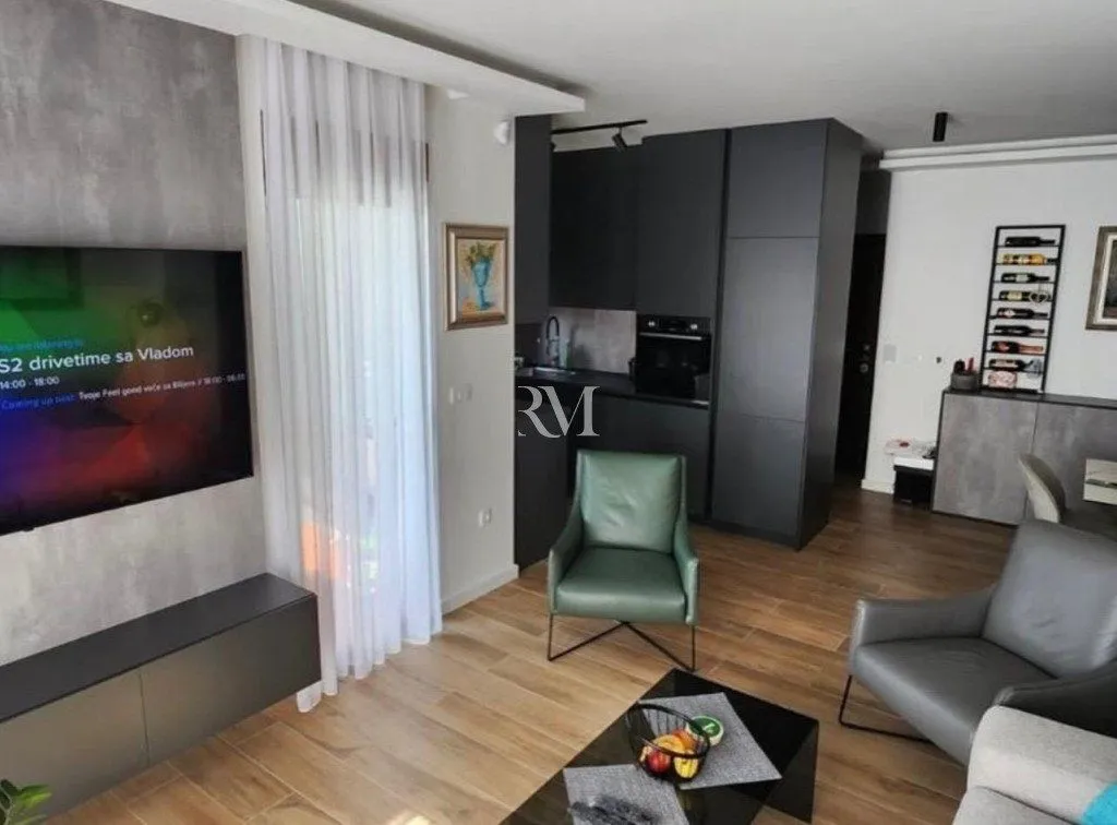 Sale, three bedroom apartment, 98m², Dobrota, Kotor