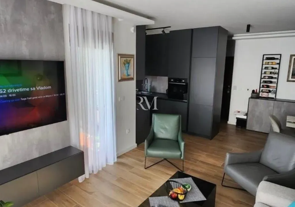 Sale, three bedroom apartment, 98m², Dobrota, Kotor