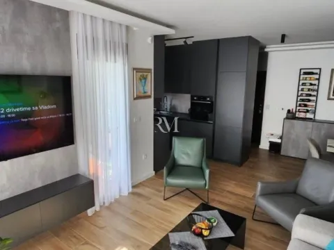 Sale, three bedroom apartment, 98m², Dobrota, Kotor - image 1