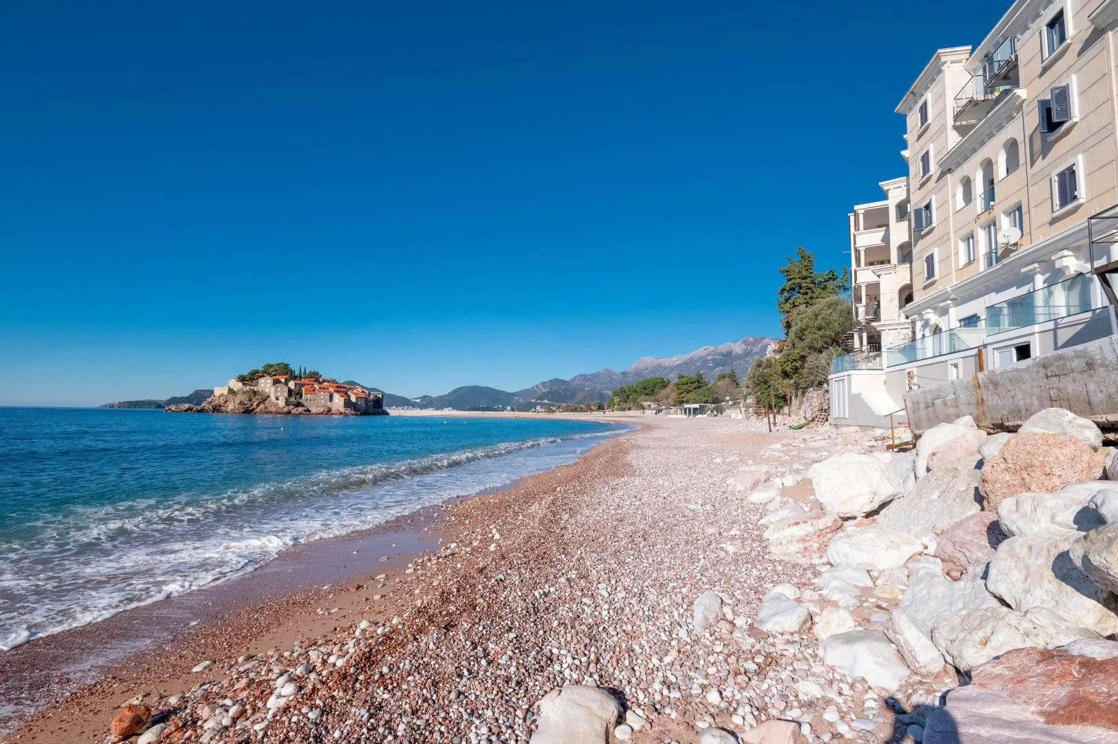 Sale, three bedroom apartment, 222m², Sveti Stefan, Budva