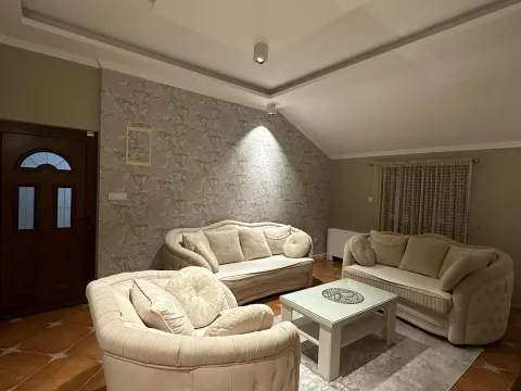 Izdavanje, trosoban stan, 130m², Centar, Tivat - image 2